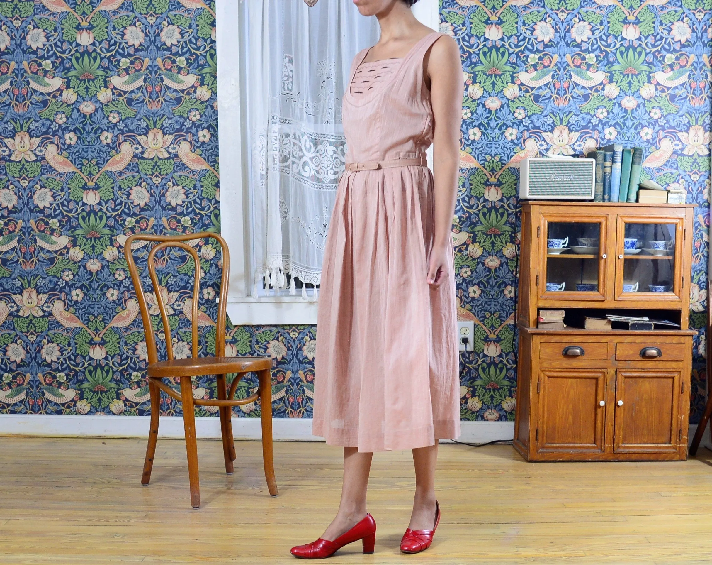 40s pink chambray cotton voile fit and flare dress with ribbon scallop detail // 30" waist