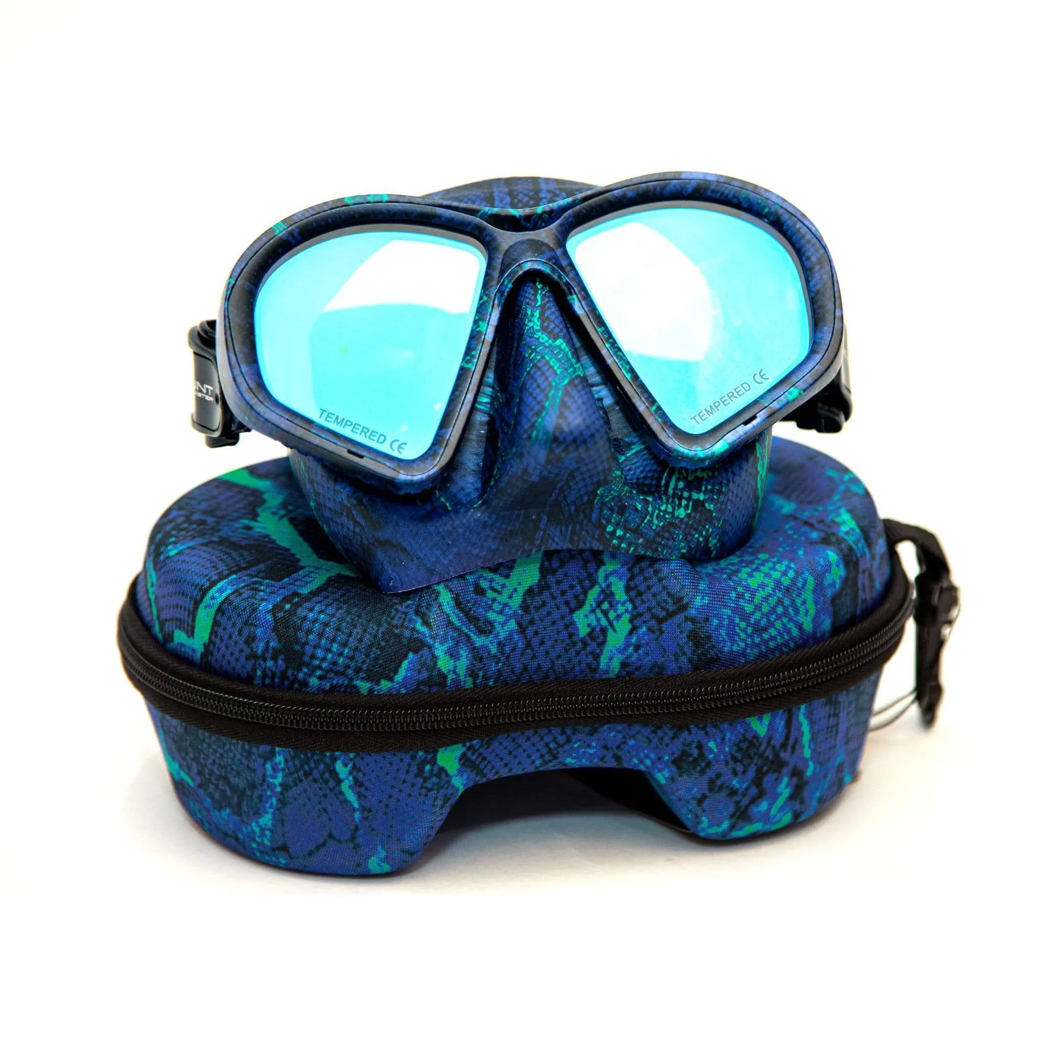 Hunt Master Harbinger Camo Diving Mask with Matching Camo Container