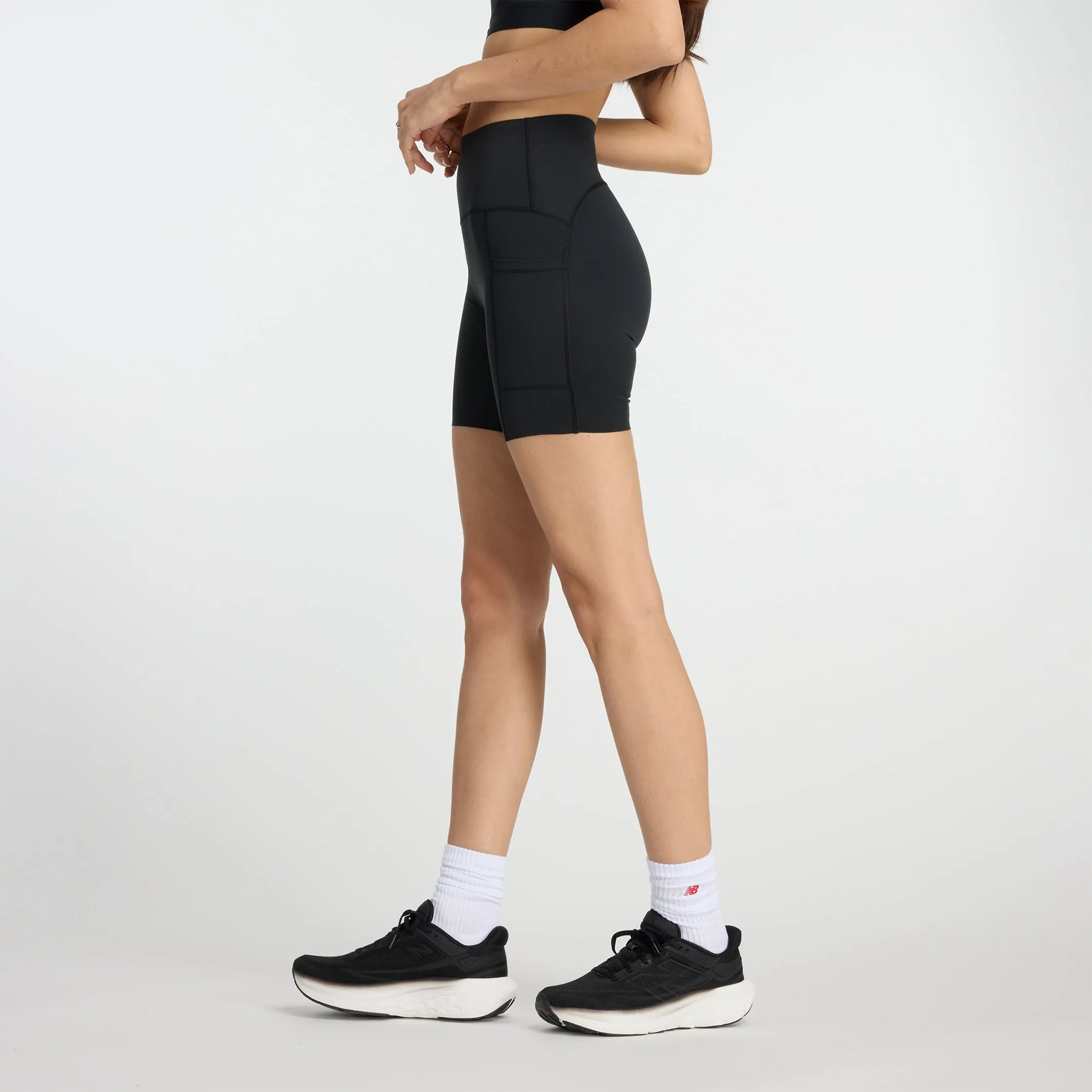 New Balance - NB Sleek Pocket High Rise Short 6" - Femme