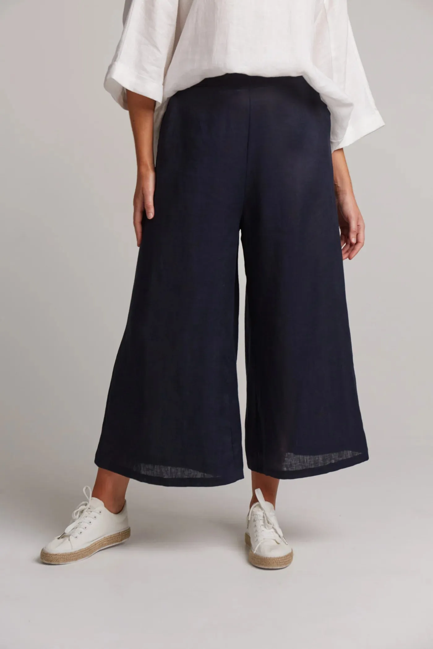 Studio Crop Pant (Navy)